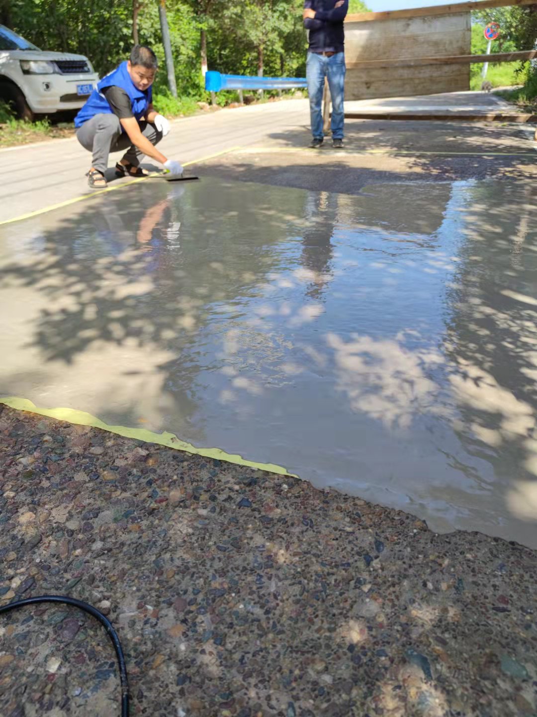 水泥路面修補料和水怎么配比？加水量多少的影響